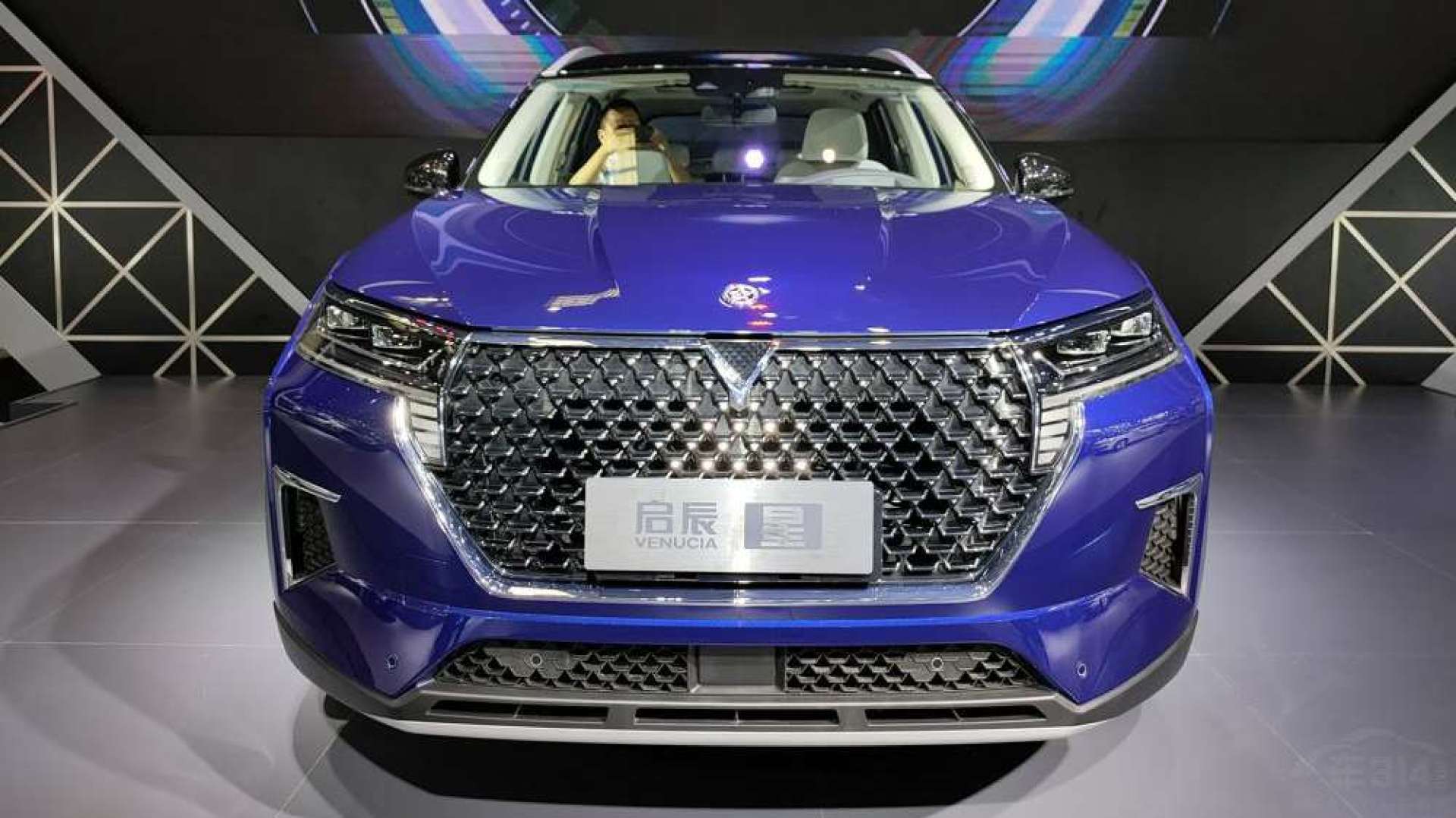 一分钟带你看懂重庆车展上的启辰星