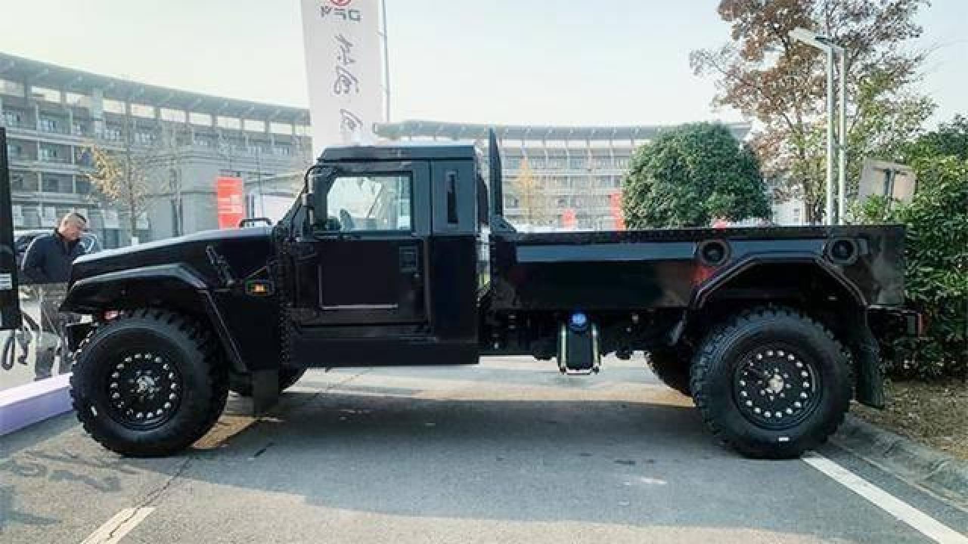 东风猛士民用皮卡轴距3800mm,两座4.0t600牛米