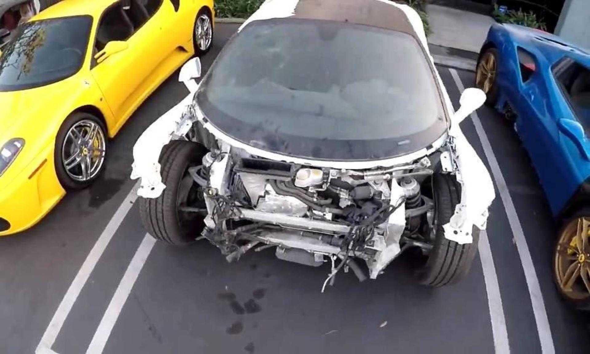 撞毁的法拉利458百万超跑!有钱太任性了,看老外如何修复如新